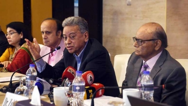 বিএনপি কখনো রাজনৈতিক বিবেচনায় বাংলাদেশ ব্যাংকে নিয়োগ দেয়নি: আমীর খসরু