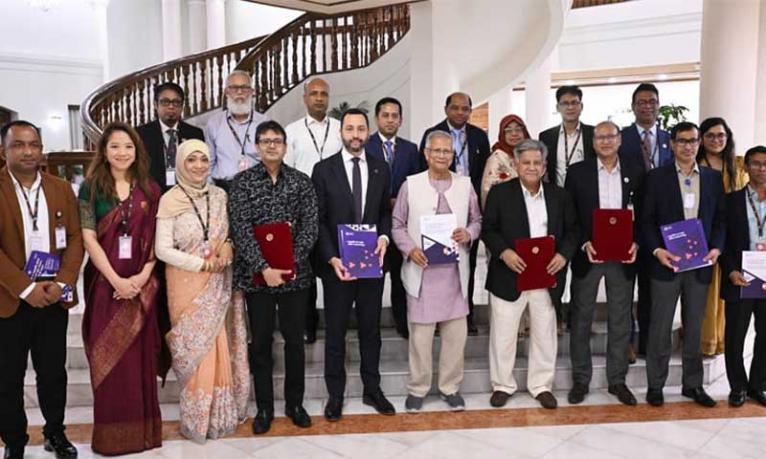 আইএলও কনভেনশনে স্বাক্ষর, শ্রমজীবী মানুষের অধিকার আদায়ে স্মরণীয় দিন আজ: প্রধান উপদেষ্টা