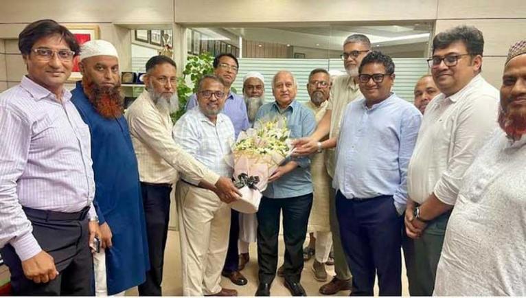 ইউজিসি চেয়ারম্যানের সাথে খুবি উপাচার্যের সৌজন্য সাক্ষাৎ