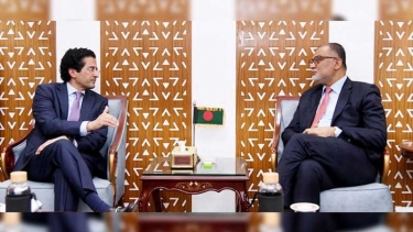 বাণিজ্য উপদেষ্টার সঙ্গে পাকিস্তানের তেলমন্ত্রীর সাক্ষাৎ