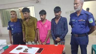 জামালপুরে আইন-শৃঙ্খলা বাহিনীর টহলকালে মাদকসহ তিন ব্যক্তি আটক