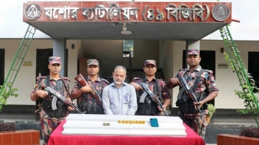 যশোরে পৌনে দুই কোটি টাকার স্বর্ণের বারসহ আটক ১