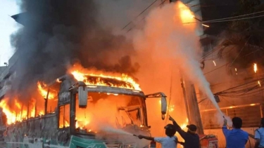 মিরপুরে যাত্রীবাহী বাসে আগুন-গুলি