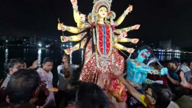 প্রতিমা বিসর্জনে সমাপ্তি হল শারদীয় দুর্গোৎসব