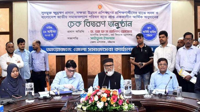 সারাদেশে ভিক্ষাবৃত্তি বন্ধে সমাজসেবা কার্যালয় কাজ করছে : ধর্ম উপদেষ্টা