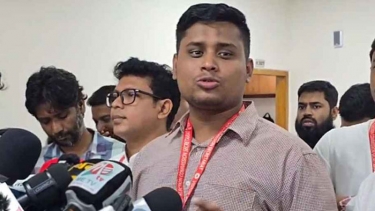 নির্বাচন কমিশনের রিমোট অন্য কারও হাতে: হাসনাত