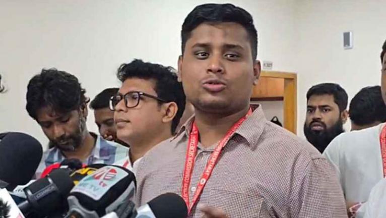 নির্বাচন কমিশনের রিমোট অন্য কারও হাতে: হাসনাত