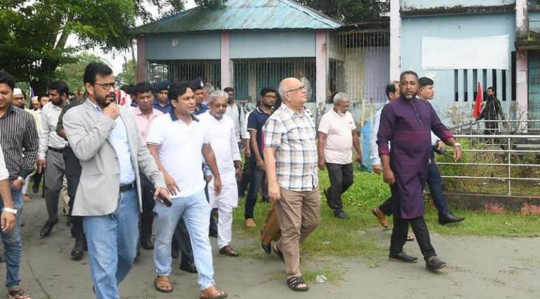 জনগণের দোরগোড়ায় সেবা পৌঁছে দিতে কাজ করছে সরকার - ত্রাণ উপদেষ্টা