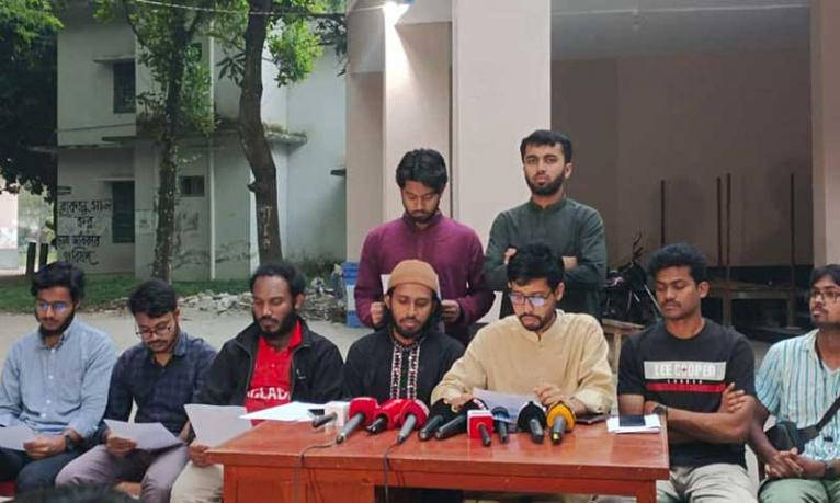 রেজিস্ট্রারের অপসারণে রাকসুর ২৪ ঘণ্টার আলটিমেটাম