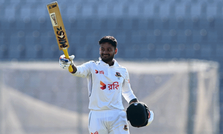 মাহমুদুলের সেঞ্চুরিতে ছুটছে বাংলাদেশ