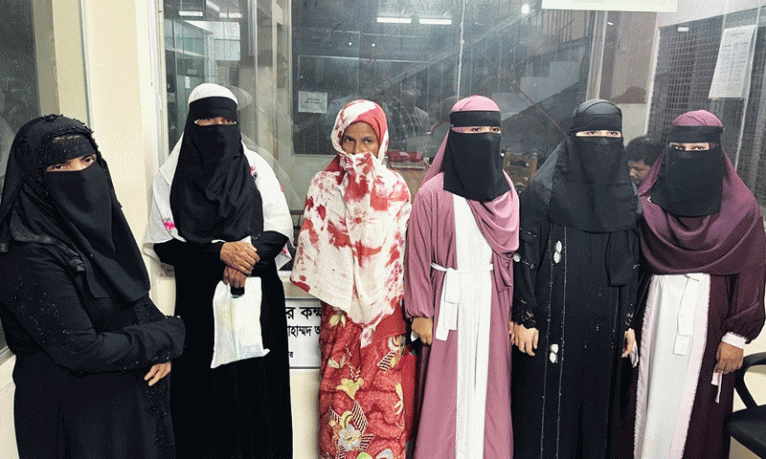 উখিয়ায় ক্যাম্পের বাইরে অবৈধভাবে থাকা ১৮ রোহিঙ্গা আটক