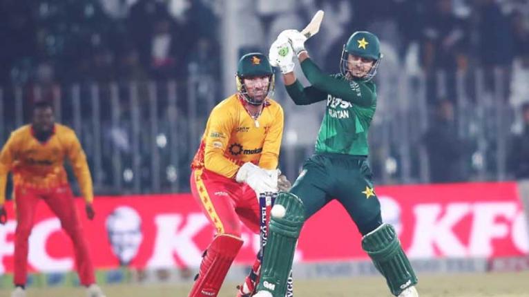 জিম্বাবুয়েকে হারিয়ে সিরিজে এগিয়ে গেল পাকিস্তান