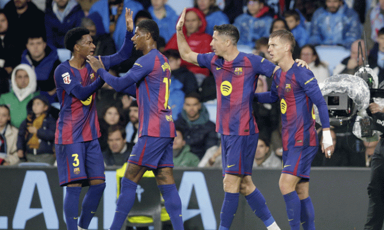 লেভানদোস্কির হ্যাটট্রিকে রিয়ালের সঙ্গে ব্যবধান কমাল বার্সা