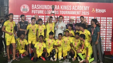 শিরোপা উৎসবে শেষ কিংস একাডেমি টুর্নামেন্ট