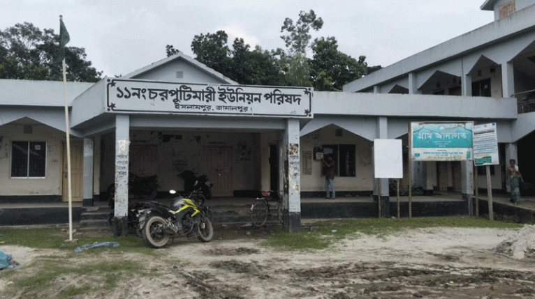 উন্নয়ন প্রকল্পে অচলাবস্থা, তালিকা জমা না দেওয়ায় চরপুটিমারীর উন্নয়ন স্থবির