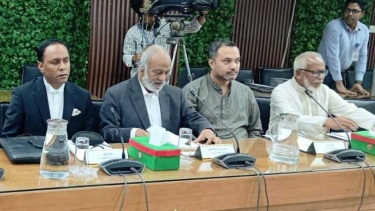 সুষ্ঠু নির্বাচনে ইসিকে শক্ত অবস্থানে থাকার আহ্বান মঈন খানের