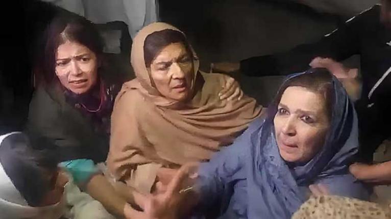 পাকিস্তানে ইমরান খানের ৩ বোন আটক