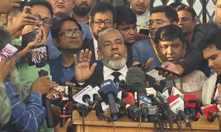 আসামিদের ফাঁসির রায়ে আমি কষ্ট পেয়েছি : হাসিনার আইনজীবী