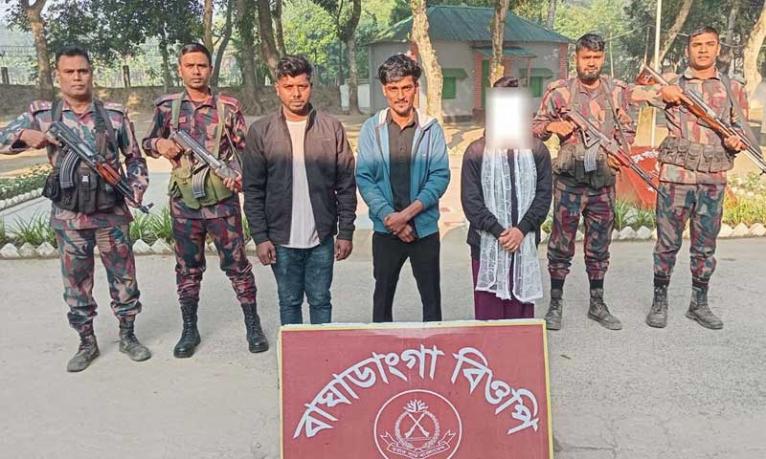 অবৈধভাবে ভারতে অনুপ্রবেশের সময় ৪ বাংলাদেশি আটক