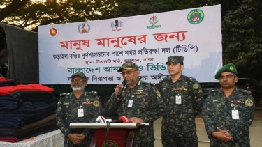 কড়াইল বস্তিতে অগ্নিকাণ্ডে ক্ষতিগ্রস্তদের আনসার ও ভিডিপির শীতবস্ত্র বিতরণ