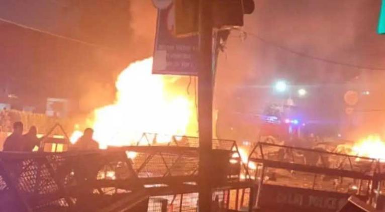 দিল্লিতে পার্ক করা গাড়িতে ভয়াবহ বিস্ফোরণ, নিহত ৮