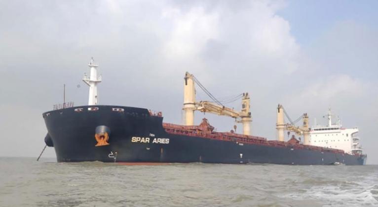 যুক্তরাষ্ট্র থেকে আমদানিকৃত ৬০ হাজার ৮০২ মেট্রিক টন গম চট্টগ্রাম বন্দরে পৌঁছেছে