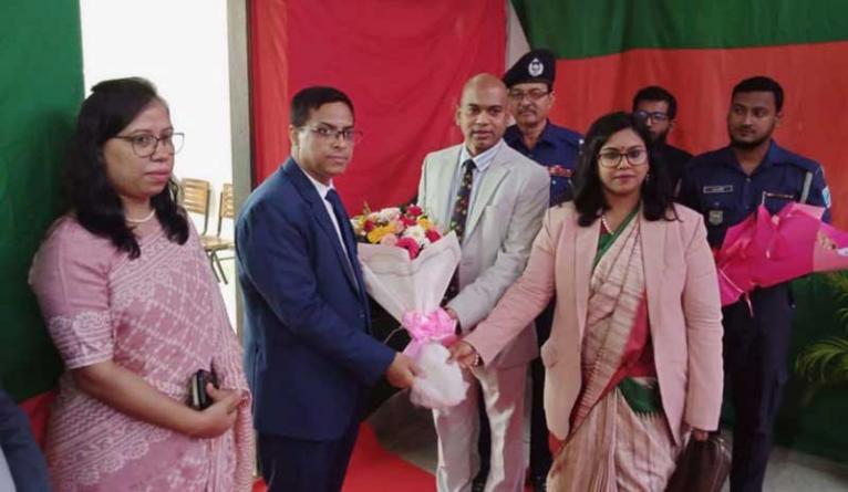 নারায়ণগঞ্জে নবাগত জেলা প্রশাসক হিসেবে যোগদান করেছেন মো. রায়হান কবির