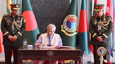 শান্তিপূর্ণ নির্বাচন আয়োজনে সামরিক বাহিনী ও পুলিশের সহায়তা চাইলেন প্রধান উপদেষ্টা