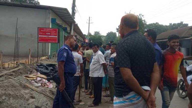 সরিষাবাড়ীতে সরকারি জমিতে ভবন নির্মাণ বন্ধ করলো প্রশাসন, জরিমানা ২০ হাজার