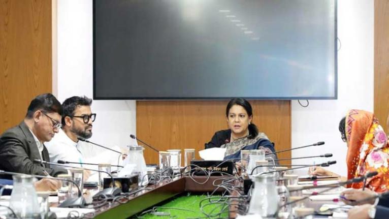 ঢাকার বায়ুদূষণ রোধে সংশ্লিষ্ট সংস্থাগুলোকে একযোগে অভিযানে নামার নির্দেশ পরিবেশ উপদেষ্টার