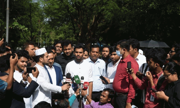 রায়েরবাজার কবরস্থানে জুলাই শহীদদের ফরেনসিক শনাক্ত শুরু ৭ ডিসেম্বর : আসিফ মাহমুদ