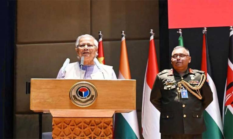 ডিফেন্স কলেজের গ্র্যাজুয়েশন অনুষ্ঠানে প্রধান উপদেষ্টা