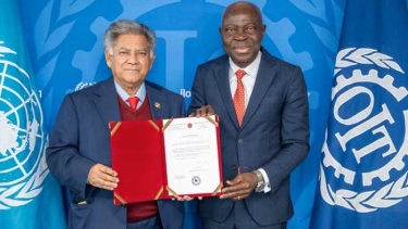 আন্তর্জাতিক শ্রম সংস্থার মহাপরিচালকের সাথে শ্রম ও কর্মসংস্থান উপদেষ্টার বৈঠক