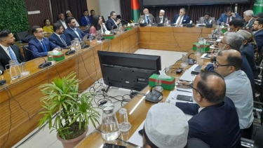 অনলাইনে অপতথ্য রোধে টিকটকের সাথে ইসির মতবিনিময়