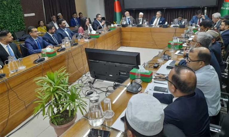 অনলাইনে অপতথ্য রোধে টিকটকের সাথে ইসির মতবিনিময়