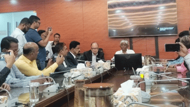 পে স্কেল নিয়ে সিদ্ধান্ত নেবে আগামী সরকার: অর্থ উপদেষ্টা