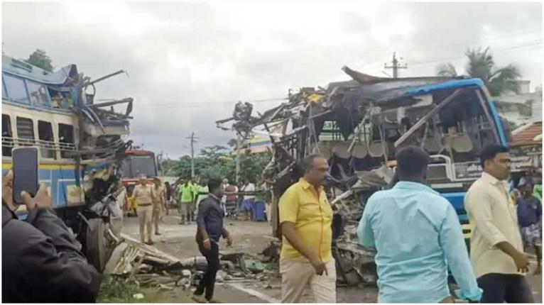 ভারতে দুই বাসের মুখোমুখি সংঘর্ষে নিহত ৬, আহত ২৮