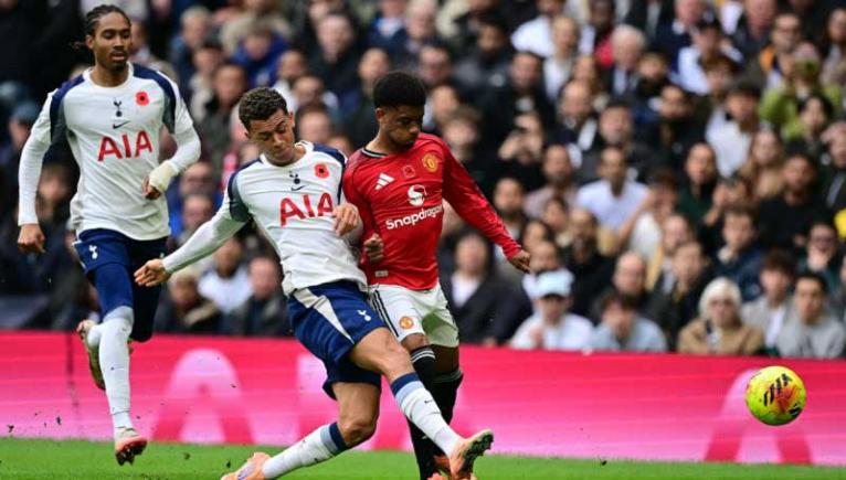 ইনজুরি টাইমের দুই গোলে পয়েন্ট ভাগাভাগি টটেনহ্যাম-ইউনাইটেডের