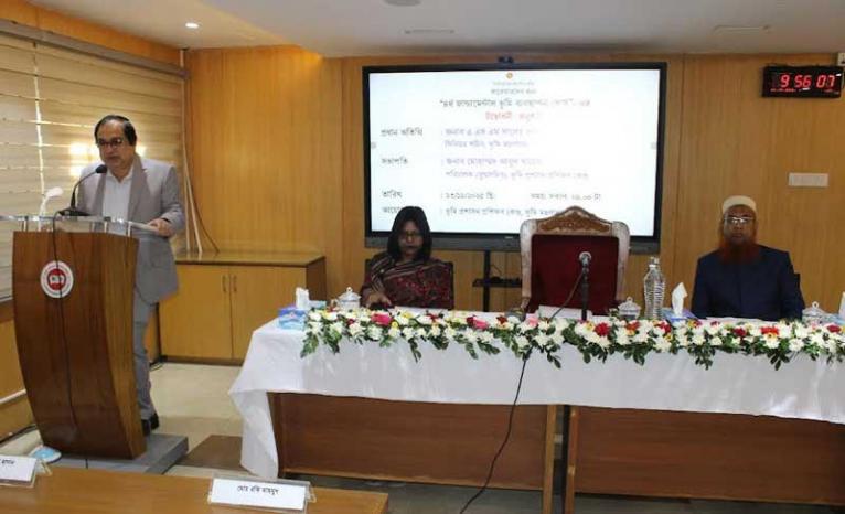 নির্ভুল ভূমিসেবা নির্ভর করে সার্ভেয়ারদের সততার ওপর : ভূমি উপদেষ্টা