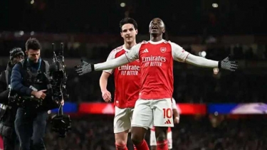 এজের হ্যাটট্রিকে টটেনহ্যামকে উড়িয়ে দিল আর্সেনাল