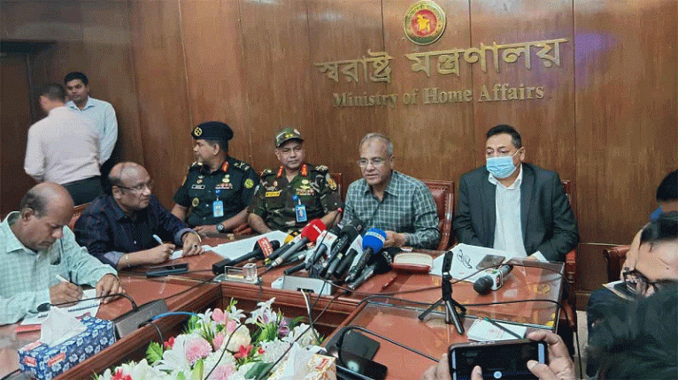 ১৩ নভেম্বর ঘিরে সতর্ক সরকার, সন্ত্রাসীদের কোনো ছাড় নয়: স্বরাষ্ট্র উপদেষ্টা