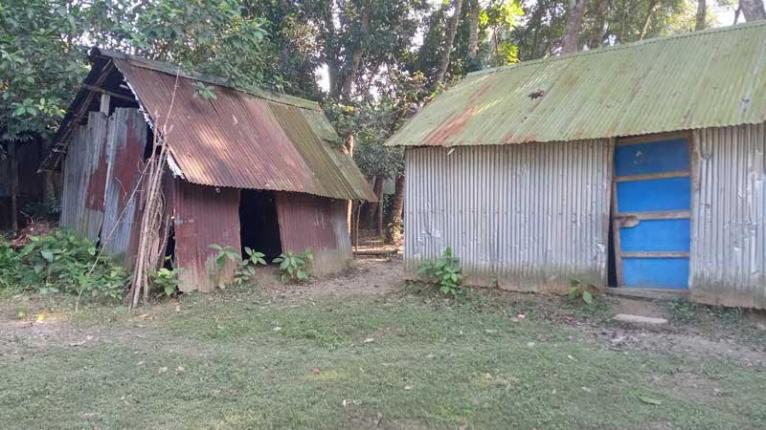 জামালপুরে দানকৃত স্কুলের জমি সাব-কবলায় বিক্রি ! প্রাপ্যতা নিয়ে মামলা