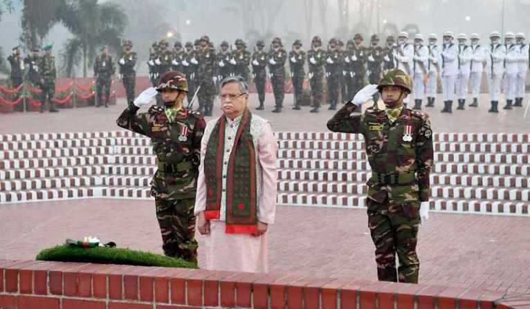 জাতীয় স্মৃতিসৌধে শহীদদের প্রতি রাষ্ট্রপতির শ্রদ্ধা নিবেদন