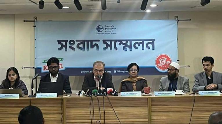 নীতিগতভাবে নবায়নযোগ্য জ্বালানি খাতকে প্রাধান্য দেওয়া হয়নি - ড. ইফতেখারুজ্জামান