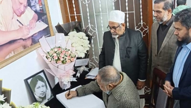 বিএনপি কার্যালয়ে শোক বইতে জামায়াতের নায়েবে আমিরের স্বাক্ষর