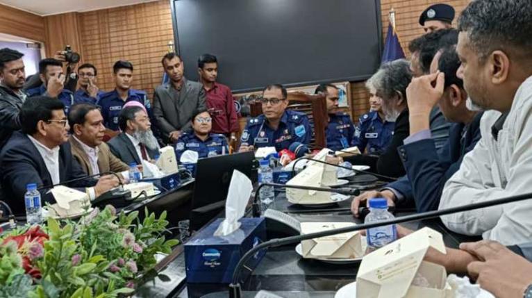 নারায়ণগঞ্জে চাঁদাবাজ-অবৈধ অস্ত্রধারীদের কোনো অবস্থান নেই: এসপি