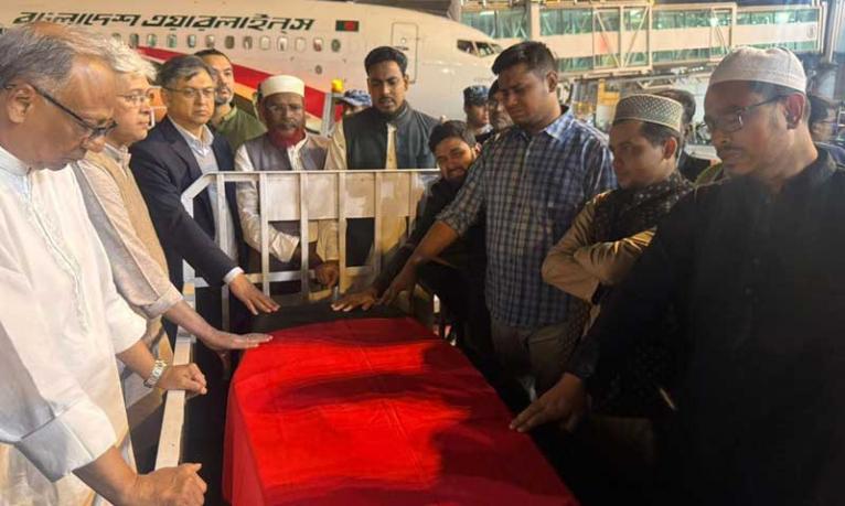 দেশে পৌঁছেছে ওসমান হাদির মরদেহ