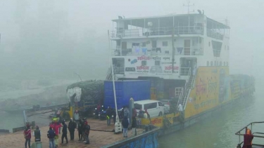 ঘন কুয়াশায় দৌলতদিয়া-পাটুরিয়া রুটে ফেরি চলাচল বন্ধ
