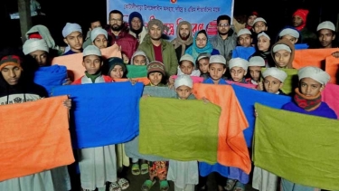 কোটালীপাড়ায় শীতার্তদের মাঝে কম্বল বিতরণ করলেন ইউএনও