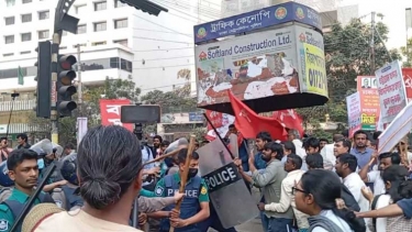 বাম জোটের যমুনা ঘেরাও কর্মসূচিতে পুলিশের লাঠিচার্জ, আহত ১২